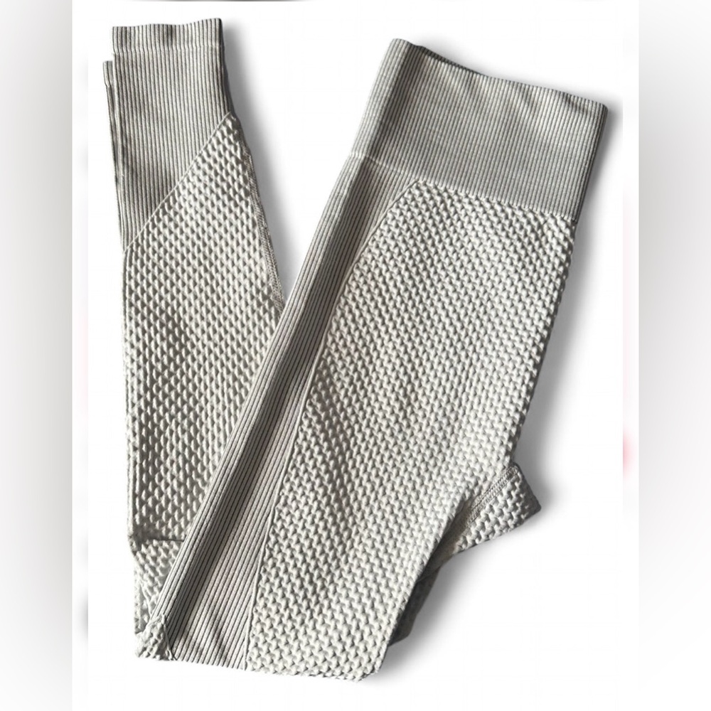 Gray Textured Two-Piece Set - Picture 5 of 7